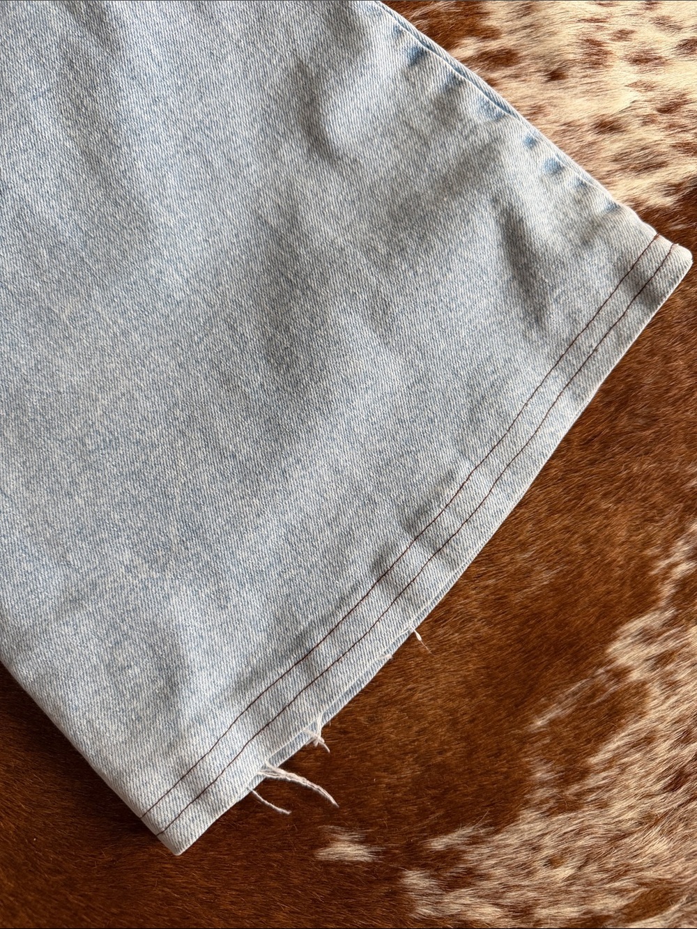 Levi's Women's Light Blue High-Rise Jeans with Signature Back Pockets - Picture 4 of 6